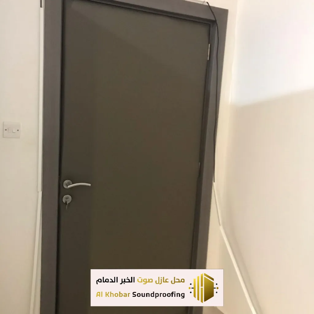 تركيب عازل صوت باب في رأس تنور