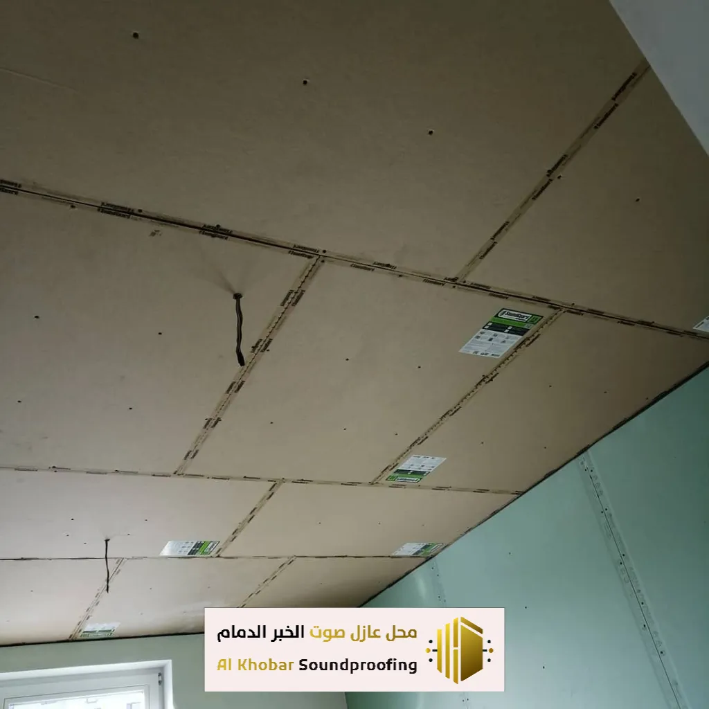 عزل صوت للأسقف في المكاتب بالجبيل