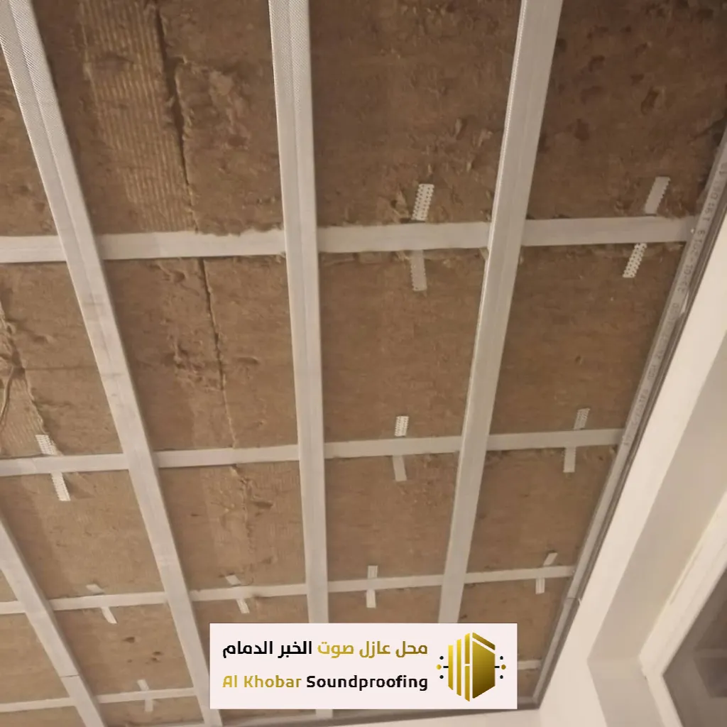 معلم تركيب عازل صوت أسقف في سيهات