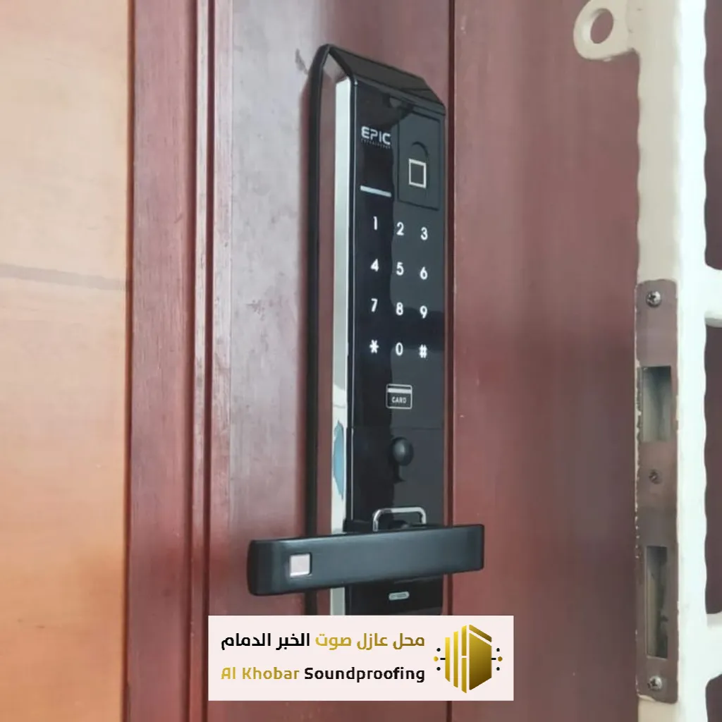 تركيب قفل باب ذكي على الأبواب القديمة